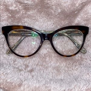 Cat eye frames only !